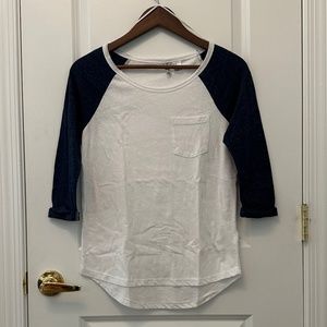 DIVIDED Women’s 3/4 Length Sleeve Shirts Size XS (2 shirts)
